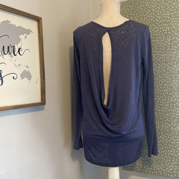 Lululemon Blue Lightweight Opaque Open Back Long Sleeve Athletic Tee Size Medium - Picture 7 of 8